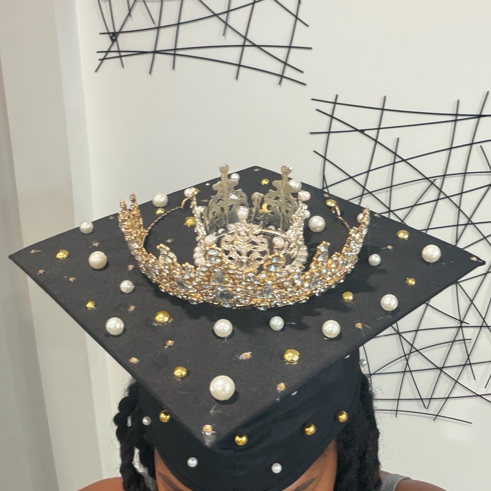 Sold! Customized cap and stole.. Fit for a queen 🤴 grad cap and stole - Picture 2 of 5